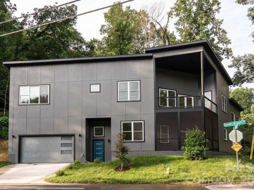 33 Spooks Branch Road, Asheville, NC 28804.  MLS# CAR4419651, YatesRealty ID 48465. 