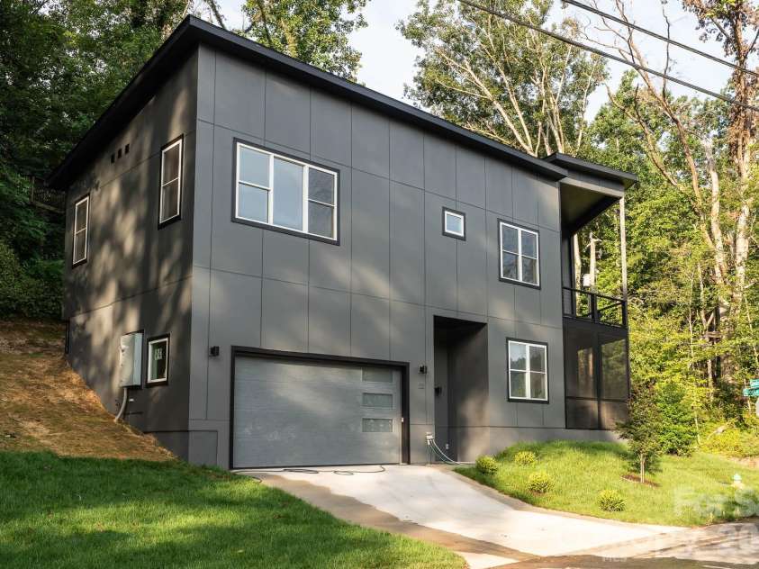 33 Spooks Branch Road, Asheville, NC 28804.  MLS# CAR4419651, YatesRealty ID 48465. 