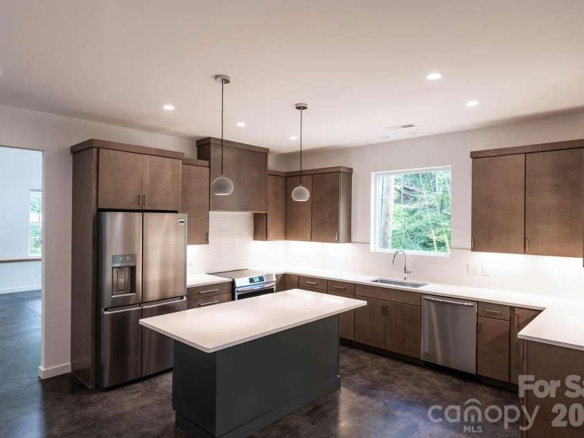 33 Spooks Branch Road, Asheville, NC 28804.  MLS# CAR4419651, YatesRealty ID 48465. 