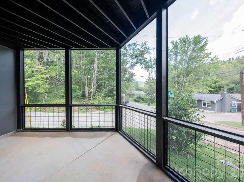 33 Spooks Branch Road, Asheville, NC 28804.  MLS# CAR4419651, YatesRealty ID 48465. 