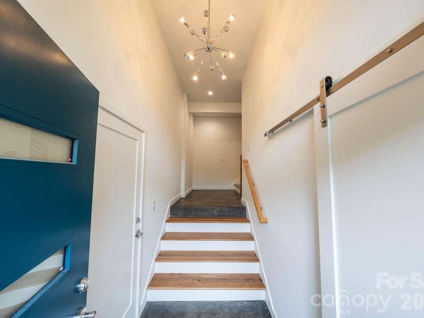 33 Spooks Branch Road, Asheville, NC 28804.  MLS# CAR4419651, YatesRealty ID 48465. 