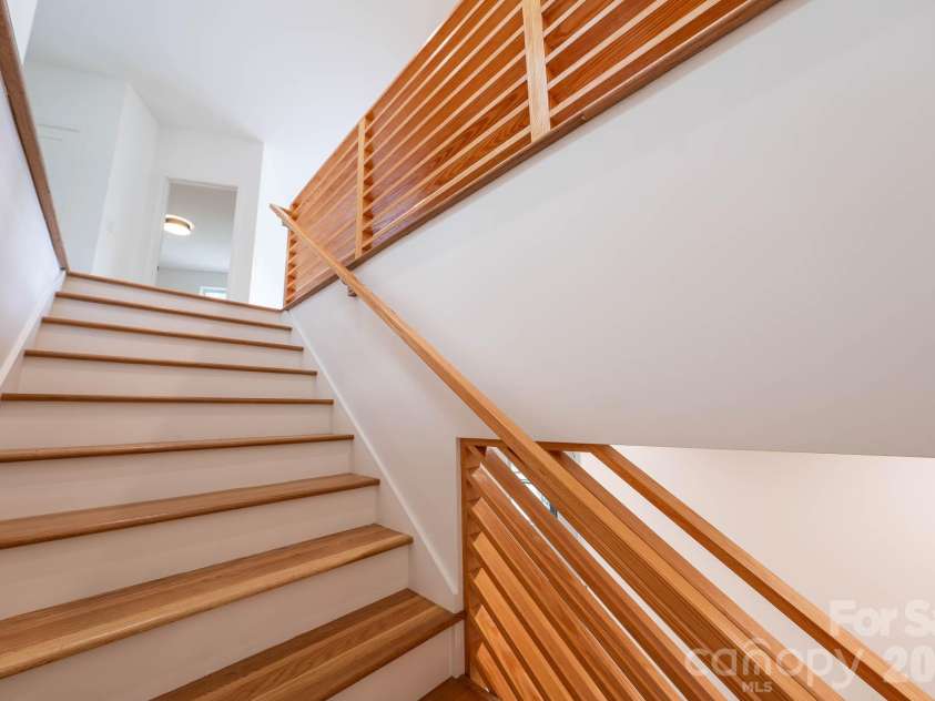 33 Spooks Branch Road, Asheville, NC 28804.  MLS# CAR4419651, YatesRealty ID 48465. 