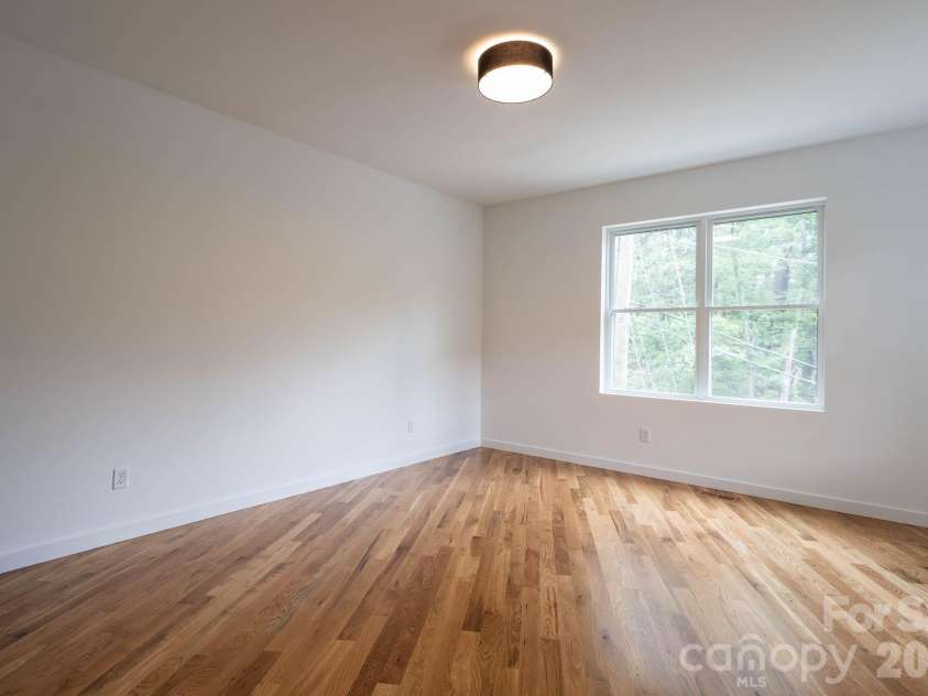 33 Spooks Branch Road, Asheville, NC 28804.  MLS# CAR4419651, YatesRealty ID 48465. 