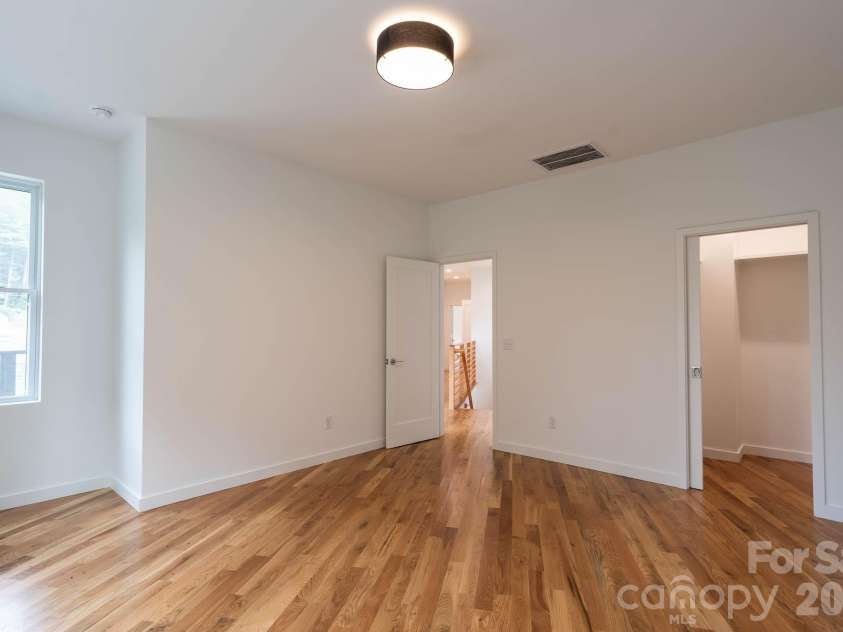 33 Spooks Branch Road, Asheville, NC 28804.  MLS# CAR4419651, YatesRealty ID 48465. 
