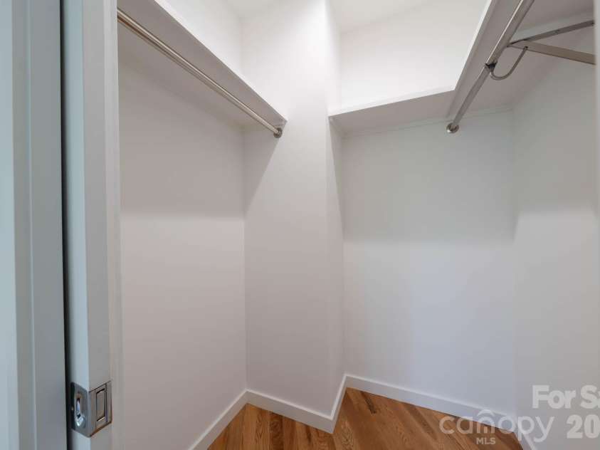 33 Spooks Branch Road, Asheville, NC 28804.  MLS# CAR4419651, YatesRealty ID 48465. 