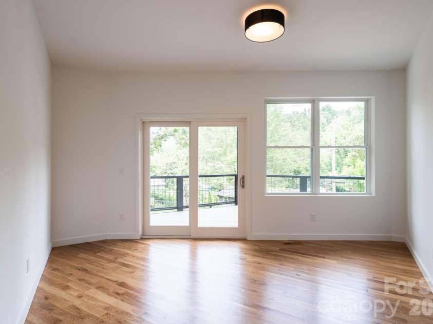 33 Spooks Branch Road, Asheville, NC 28804.  MLS# CAR4419651, YatesRealty ID 48465. 