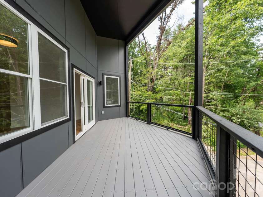 33 Spooks Branch Road, Asheville, NC 28804.  MLS# CAR4419651, YatesRealty ID 48465. 