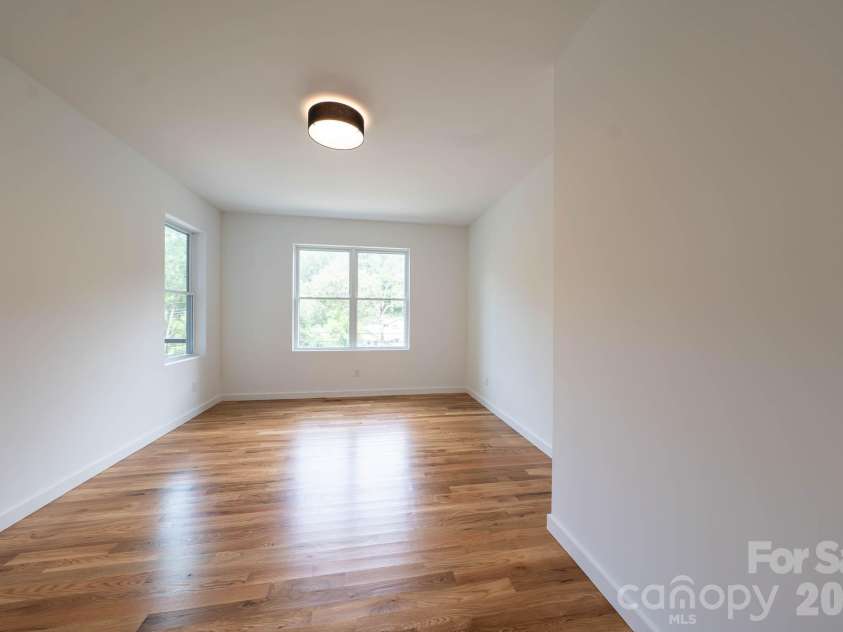 33 Spooks Branch Road, Asheville, NC 28804.  MLS# CAR4419651, YatesRealty ID 48465. 