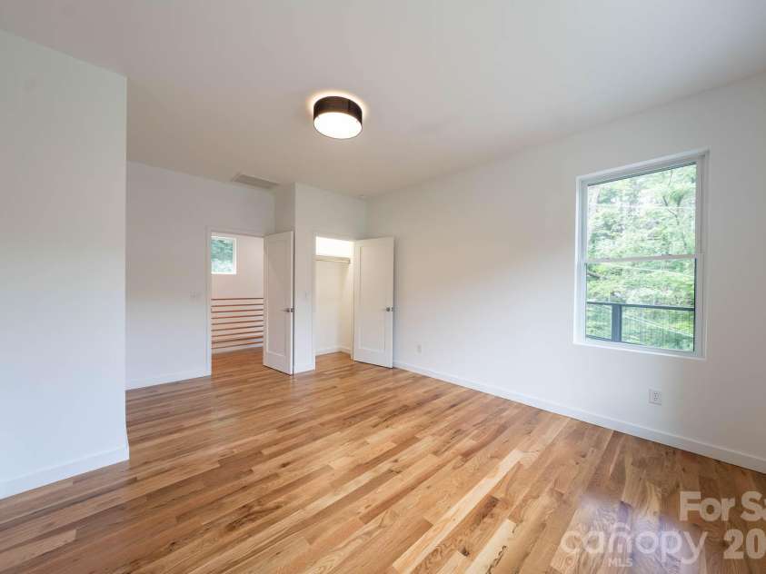 33 Spooks Branch Road, Asheville, NC 28804.  MLS# CAR4419651, YatesRealty ID 48465. 