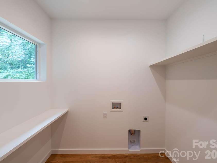 33 Spooks Branch Road, Asheville, NC 28804.  MLS# CAR4419651, YatesRealty ID 48465. 