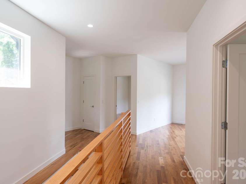 33 Spooks Branch Road, Asheville, NC 28804.  MLS# CAR4419651, YatesRealty ID 48465. 