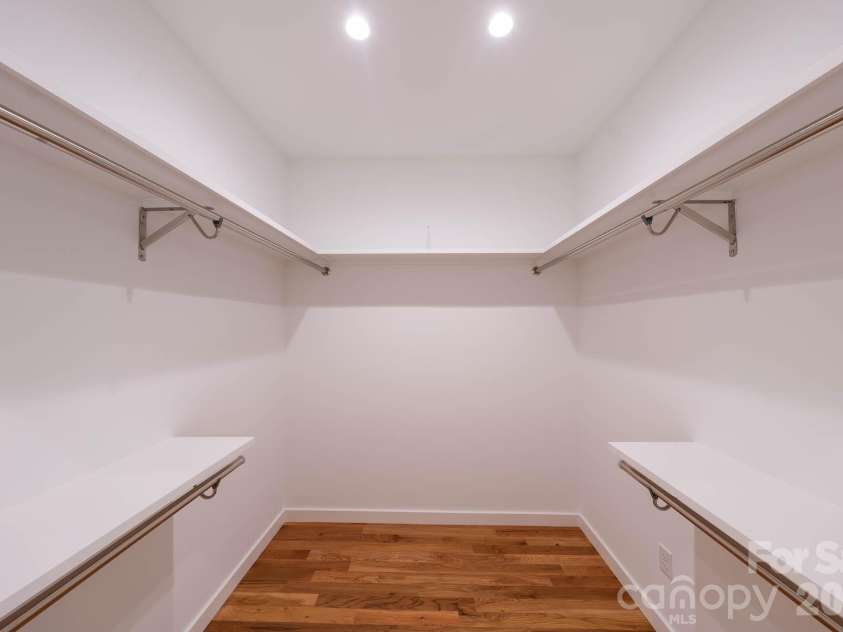 33 Spooks Branch Road, Asheville, NC 28804.  MLS# CAR4419651, YatesRealty ID 48465. 