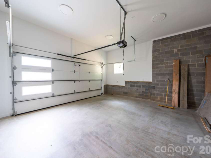 33 Spooks Branch Road, Asheville, NC 28804.  MLS# CAR4419651, YatesRealty ID 48465. 