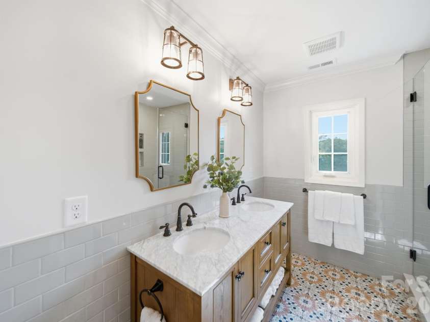 10400 Old Beatty Ford Road, Rockwell, NC 28138.  MLS# CAR4411999, YatesRealty ID 48469. Guest Upper Level Bathroom