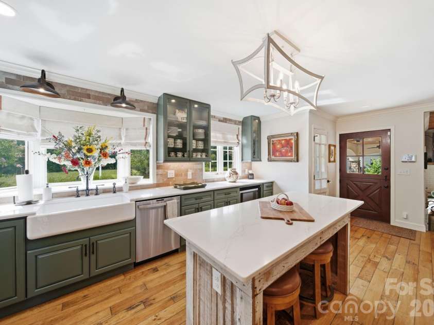 10400 Old Beatty Ford Road, Rockwell, NC 28138.  MLS# CAR4411999, YatesRealty ID 48469. Spacious Kitchen