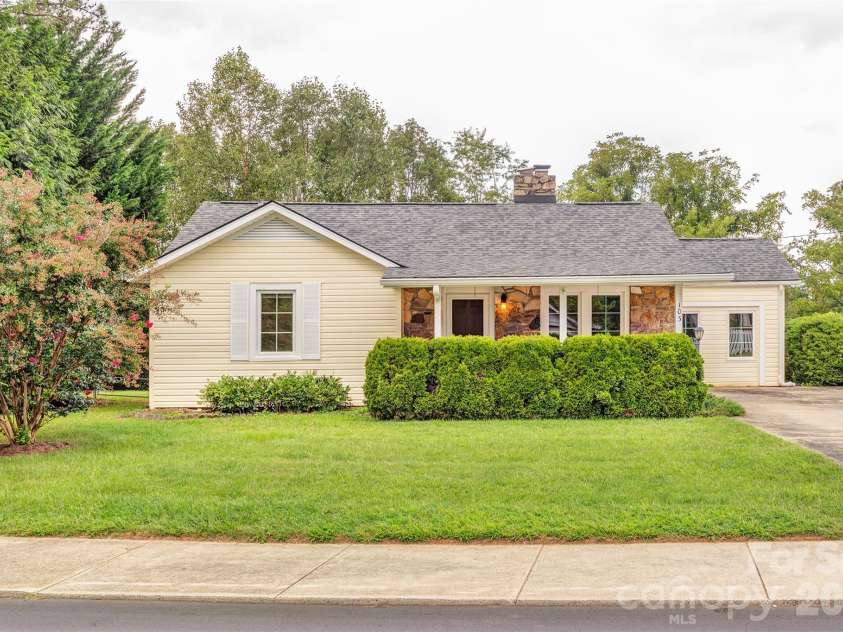 103 Main Street, Weaverville, NC 28787.  MLS# CAR4416780, YatesRealty ID 48475. 