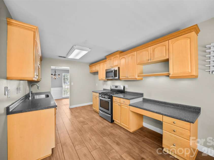 7838 Cafferty Circle, Charlotte, NC 28215.  MLS# CAR4419885, YatesRealty ID 48477. 