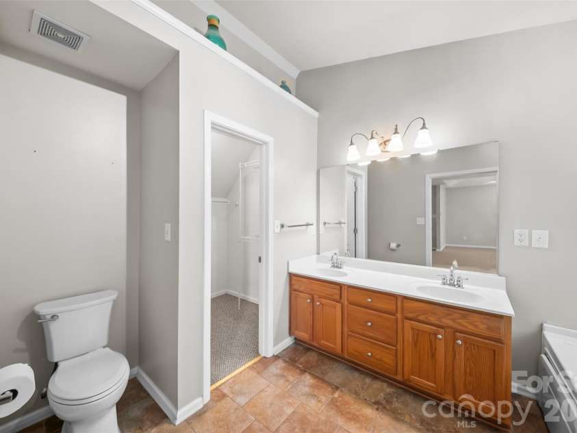 7838 Cafferty Circle, Charlotte, NC 28215.  MLS# CAR4419885, YatesRealty ID 48477. 