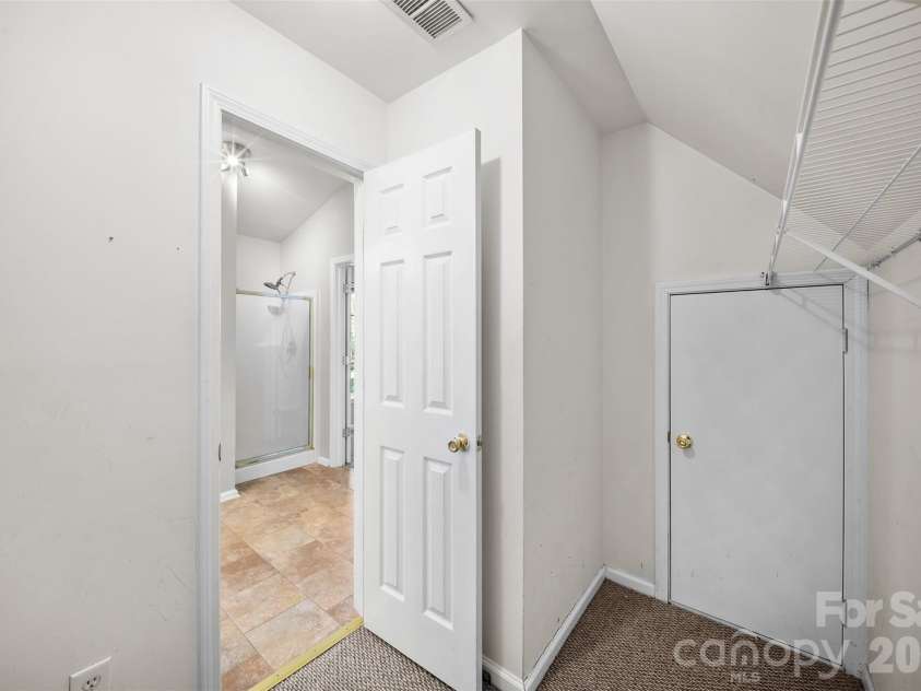 7838 Cafferty Circle, Charlotte, NC 28215.  MLS# CAR4419885, YatesRealty ID 48477. 