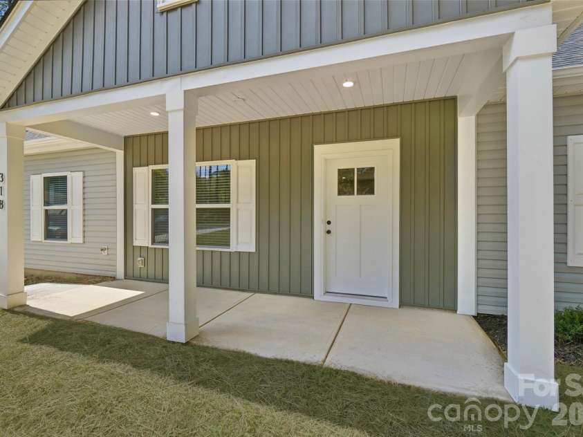 318 Honeywood Lane, Monroe, NC 28110.  MLS# CAR4412708, YatesRealty ID 48478. Front Porch