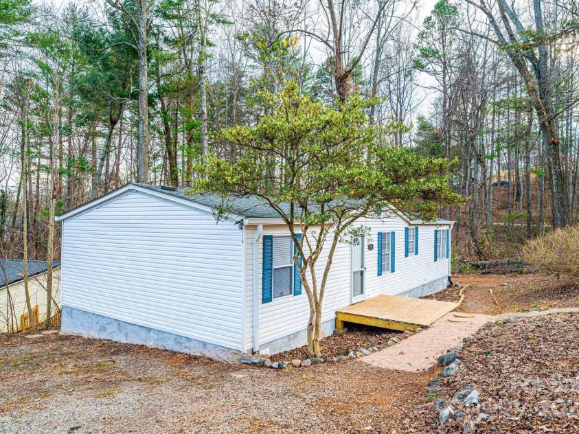 519 Ridgeway Place, Lenoir, NC 28645.  MLS# CAR4225199, YatesRealty ID 4848. 