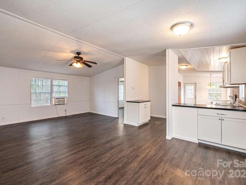 519 Ridgeway Place, Lenoir, NC 28645.  MLS# CAR4225199, YatesRealty ID 4848. 