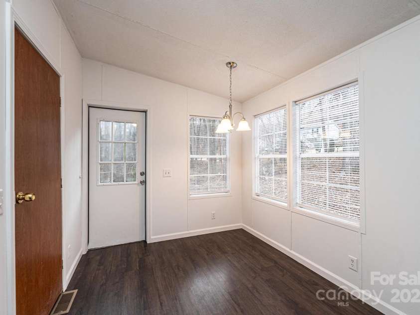 519 Ridgeway Place, Lenoir, NC 28645.  MLS# CAR4225199, YatesRealty ID 4848. 