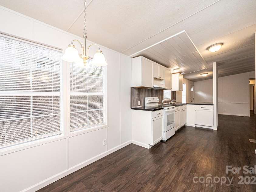 519 Ridgeway Place, Lenoir, NC 28645.  MLS# CAR4225199, YatesRealty ID 4848. 