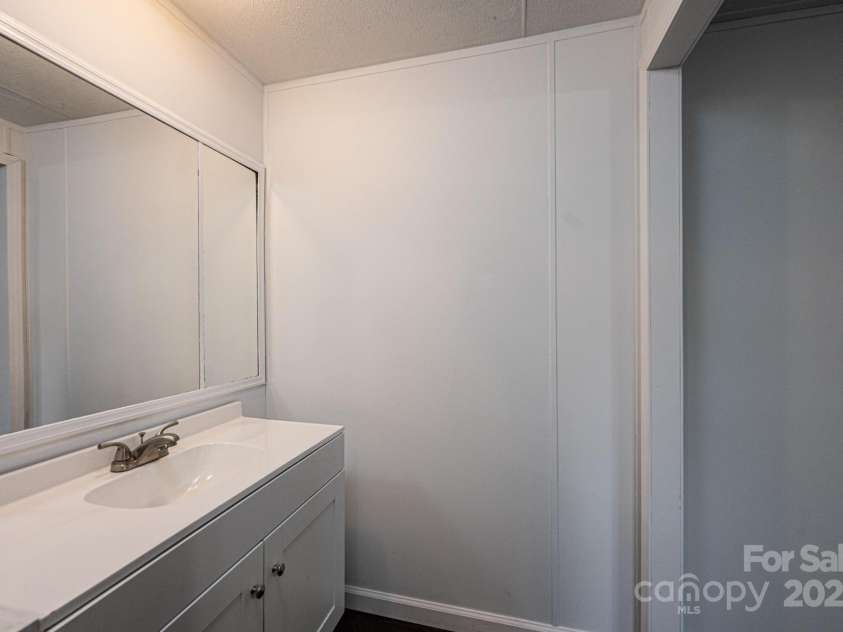 519 Ridgeway Place, Lenoir, NC 28645.  MLS# CAR4225199, YatesRealty ID 4848. 