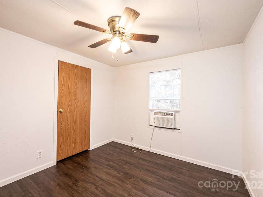 519 Ridgeway Place, Lenoir, NC 28645.  MLS# CAR4225199, YatesRealty ID 4848. 