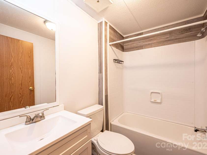 519 Ridgeway Place, Lenoir, NC 28645.  MLS# CAR4225199, YatesRealty ID 4848. 