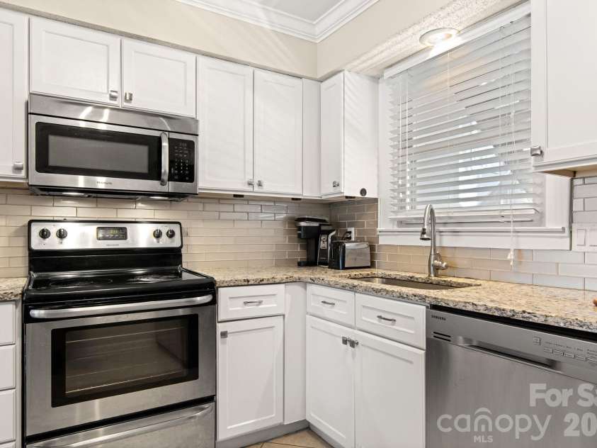 9816 Emerald Point Drive, Charlotte, NC 28278.  MLS# CAR4419899, YatesRealty ID 48480. 