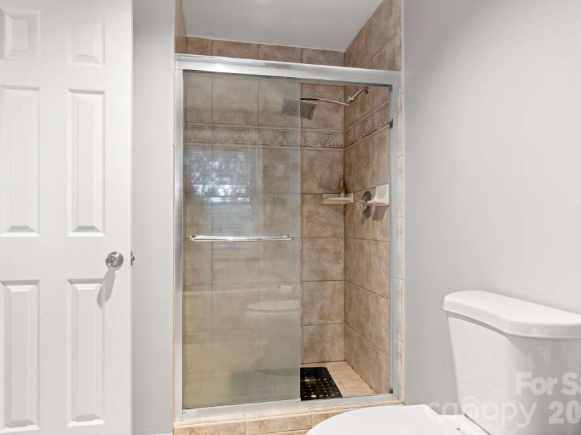 9816 Emerald Point Drive, Charlotte, NC 28278.  MLS# CAR4419899, YatesRealty ID 48480. 