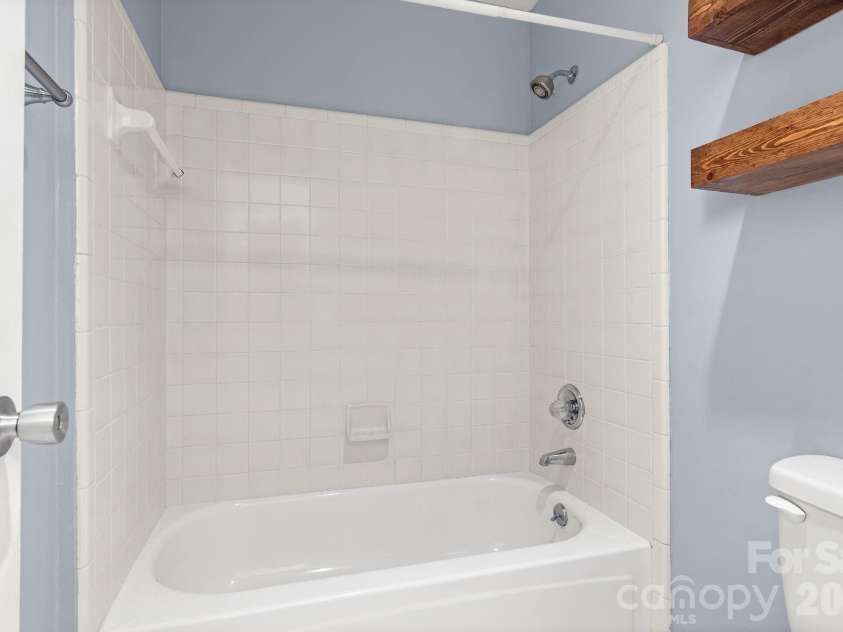 9816 Emerald Point Drive, Charlotte, NC 28278.  MLS# CAR4419899, YatesRealty ID 48480. 