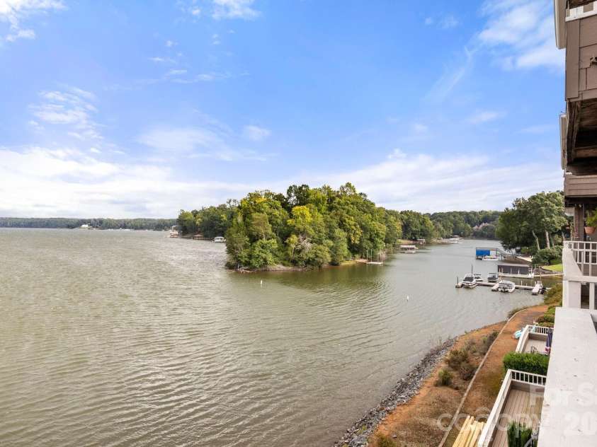 9816 Emerald Point Drive, Charlotte, NC 28278.  MLS# CAR4419899, YatesRealty ID 48480. 