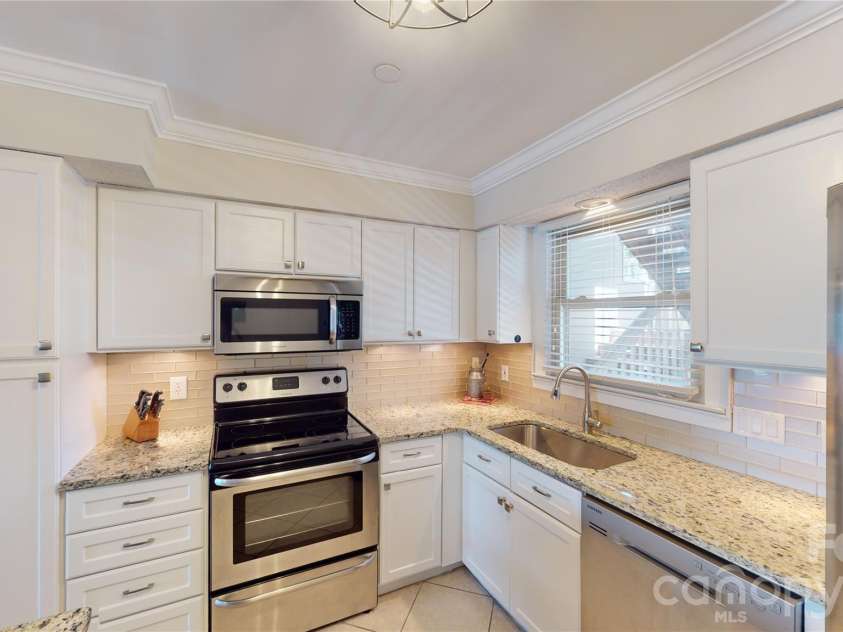 9816 Emerald Point Drive, Charlotte, NC 28278.  MLS# CAR4419899, YatesRealty ID 48480. 