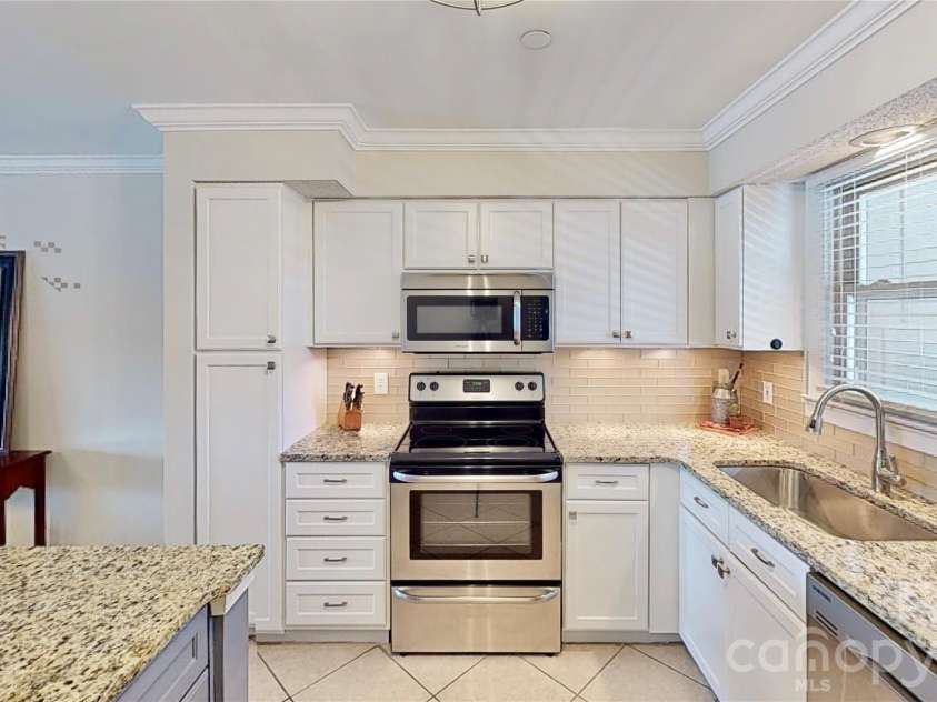 9816 Emerald Point Drive, Charlotte, NC 28278.  MLS# CAR4419899, YatesRealty ID 48480. 