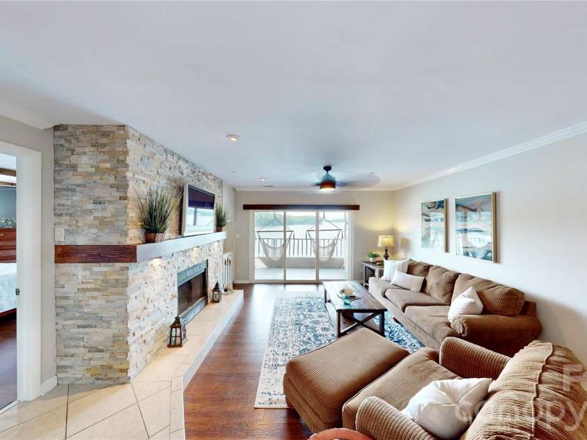 9816 Emerald Point Drive, Charlotte, NC 28278.  MLS# CAR4419899, YatesRealty ID 48480. 