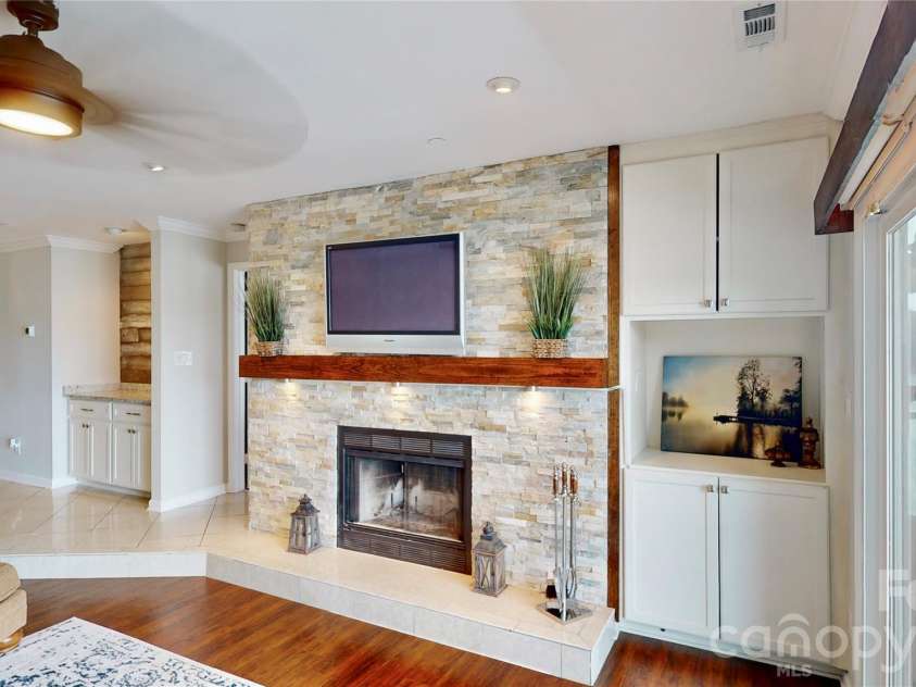 9816 Emerald Point Drive, Charlotte, NC 28278.  MLS# CAR4419899, YatesRealty ID 48480. 