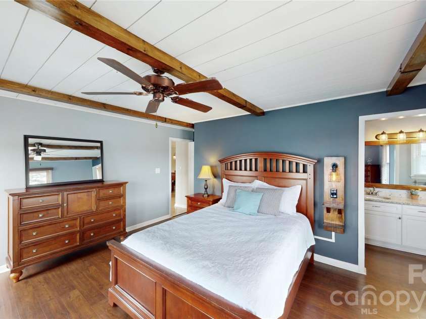 9816 Emerald Point Drive, Charlotte, NC 28278.  MLS# CAR4419899, YatesRealty ID 48480. 