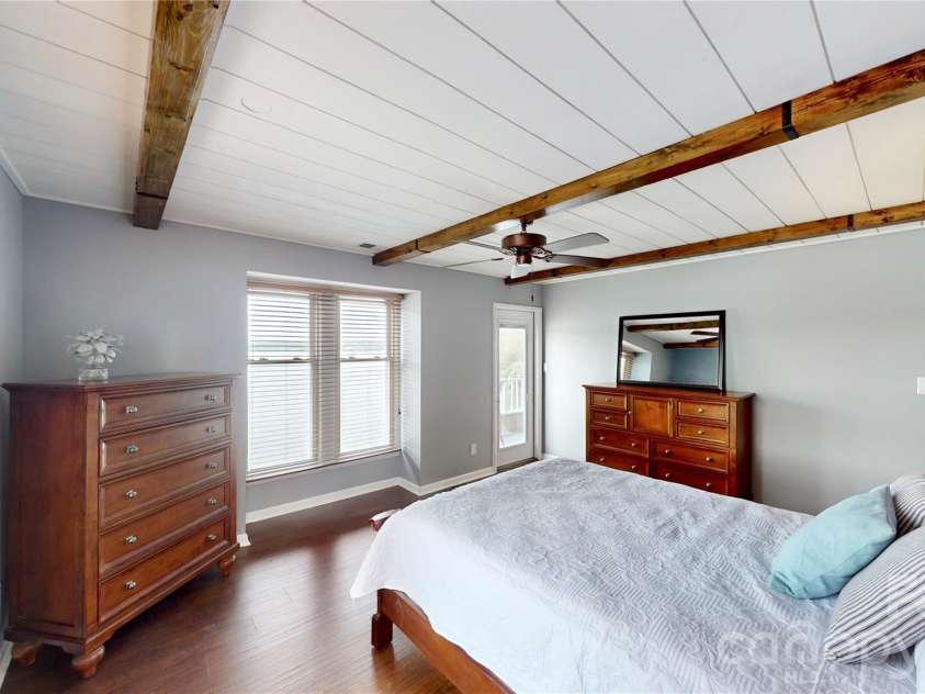 9816 Emerald Point Drive, Charlotte, NC 28278.  MLS# CAR4419899, YatesRealty ID 48480. 