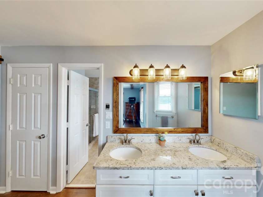 9816 Emerald Point Drive, Charlotte, NC 28278.  MLS# CAR4419899, YatesRealty ID 48480. 