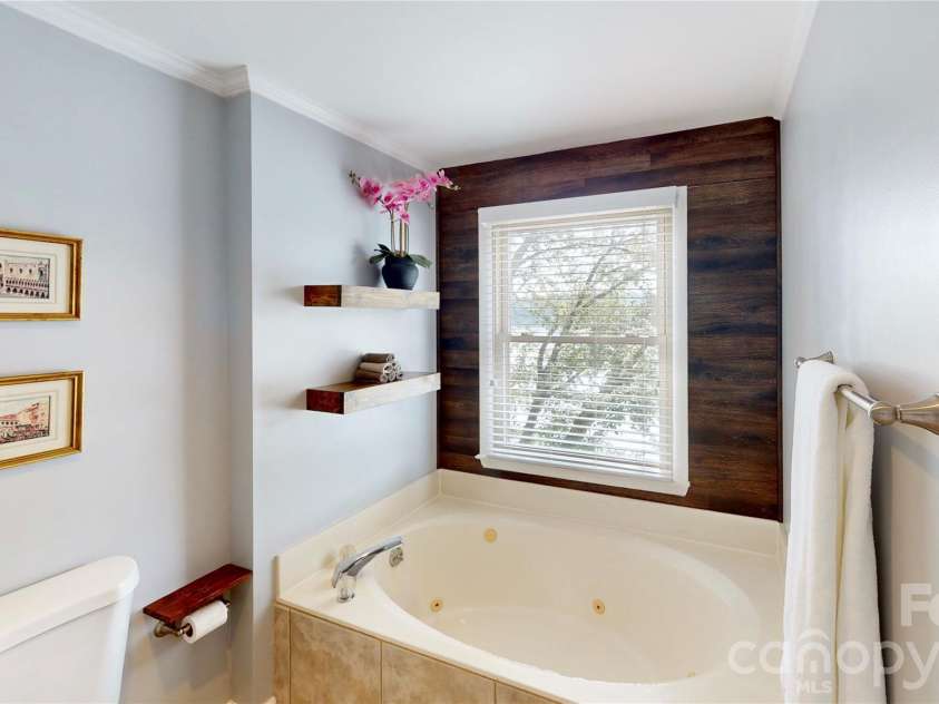 9816 Emerald Point Drive, Charlotte, NC 28278.  MLS# CAR4419899, YatesRealty ID 48480. 