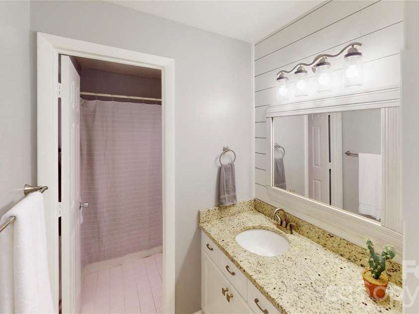9816 Emerald Point Drive, Charlotte, NC 28278.  MLS# CAR4419899, YatesRealty ID 48480. 