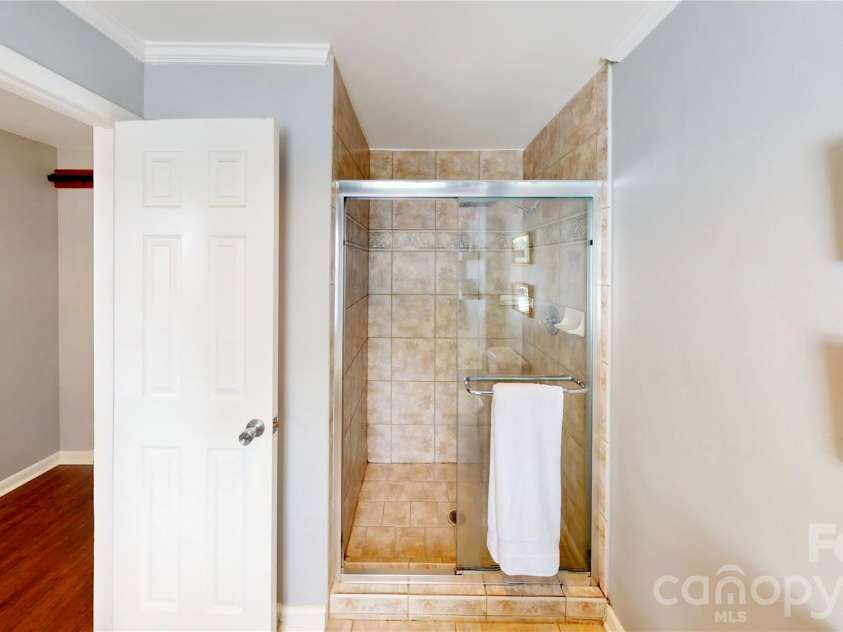 9816 Emerald Point Drive, Charlotte, NC 28278.  MLS# CAR4419899, YatesRealty ID 48480. 