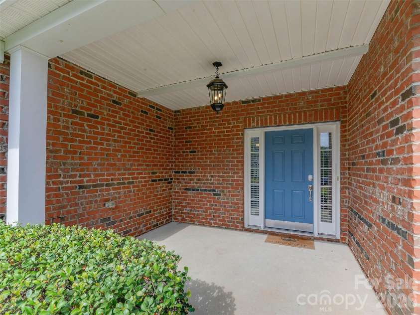 5915 Trailwater Road, Charlotte, NC 28278.  MLS# CAR4417800, YatesRealty ID 48481. 