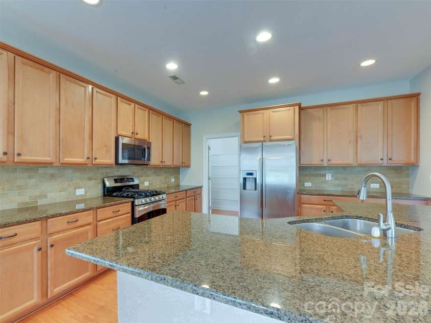 5915 Trailwater Road, Charlotte, NC 28278.  MLS# CAR4417800, YatesRealty ID 48481. 