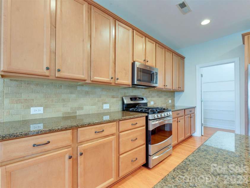 5915 Trailwater Road, Charlotte, NC 28278.  MLS# CAR4417800, YatesRealty ID 48481. 