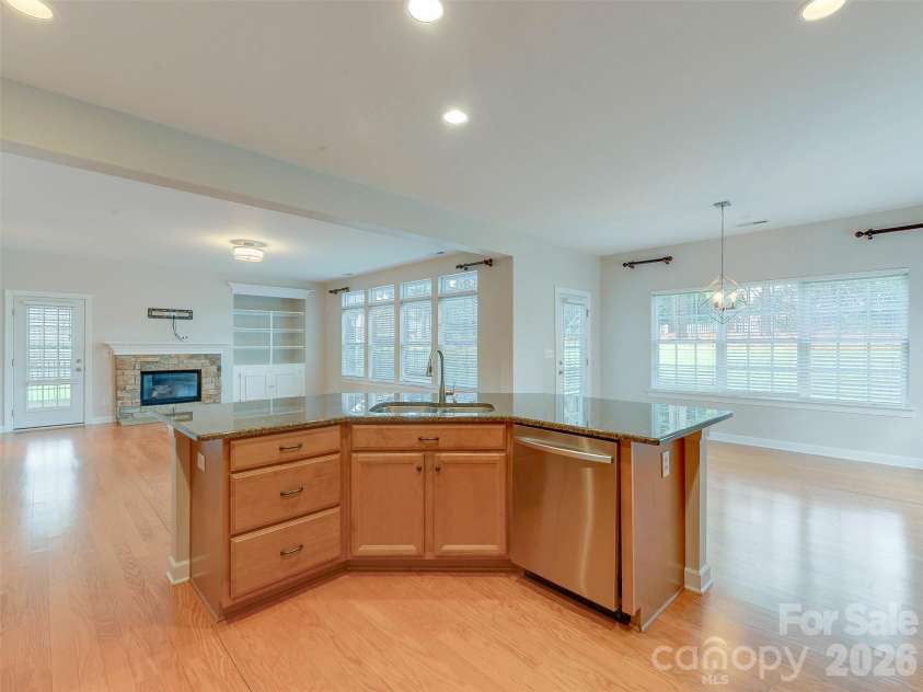 5915 Trailwater Road, Charlotte, NC 28278.  MLS# CAR4417800, YatesRealty ID 48481. 