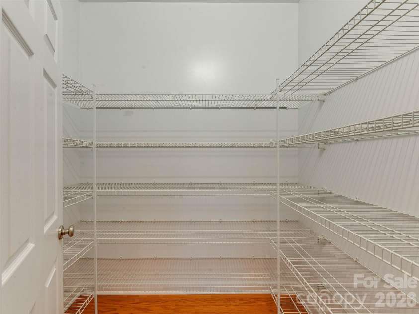 5915 Trailwater Road, Charlotte, NC 28278.  MLS# CAR4417800, YatesRealty ID 48481. 